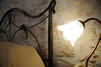 Dimora Ogliarola - particolare lampada camera da letto matrimoniale